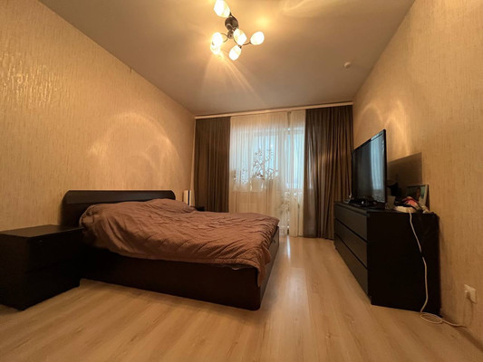 Продам трехкомнатную (3-комн.) квартиру, Революции ул, 52кВ, Пермь г