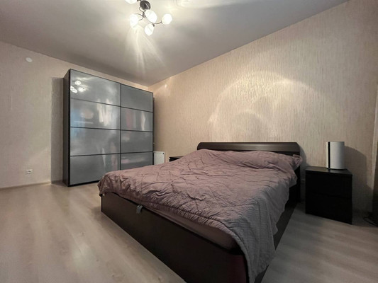 Продам трехкомнатную (3-комн.) квартиру, Революции ул, 52кВ, Пермь г