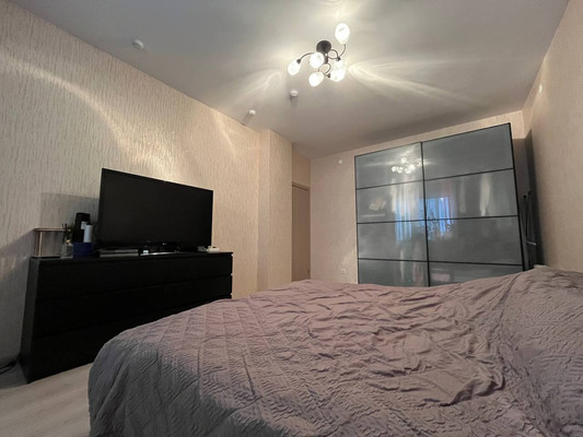 Продам трехкомнатную (3-комн.) квартиру, Революции ул, 52кВ, Пермь г