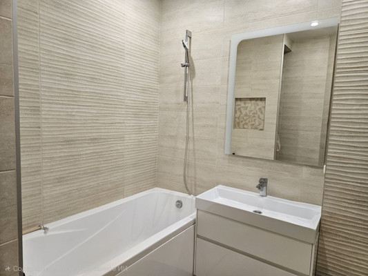 Продам трехкомнатную (3-комн.) квартиру, Революции ул, 52кВ, Пермь г