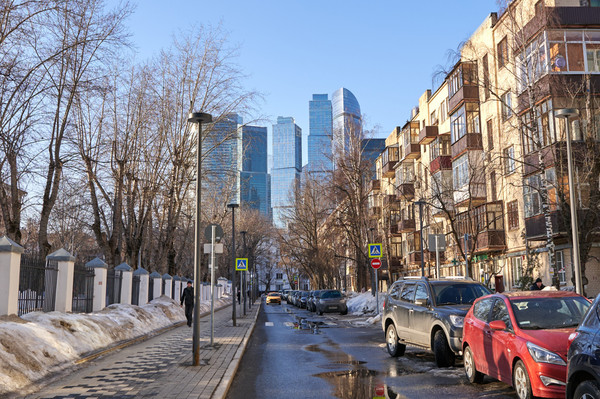 Продам трехкомнатную (3-комн.) квартиру, Студенческая ул, 30к1, Москва г