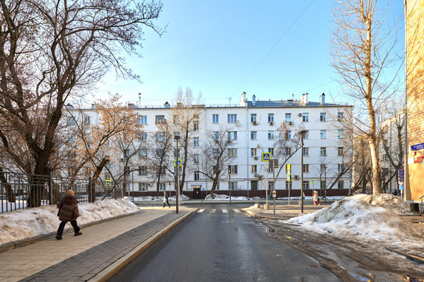 Продам трехкомнатную (3-комн.) квартиру, Студенческая ул, 30к1, Москва г