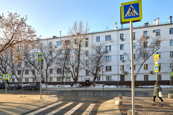 Продам трехкомнатную (3-комн.) квартиру, Студенческая ул, 30к1, Москва г