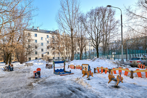 Продам трехкомнатную (3-комн.) квартиру, Студенческая ул, 30к1, Москва г