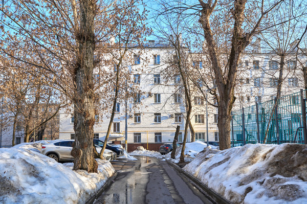 Продам трехкомнатную (3-комн.) квартиру, Студенческая ул, 30к1, Москва г