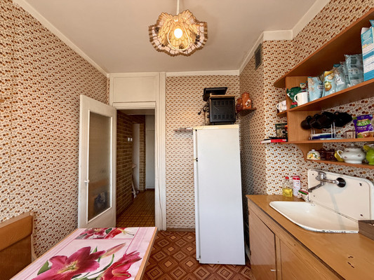 Продам двухкомнатную (2-комн.) квартиру, 60 лет Октября ул, 21, Симферополь г