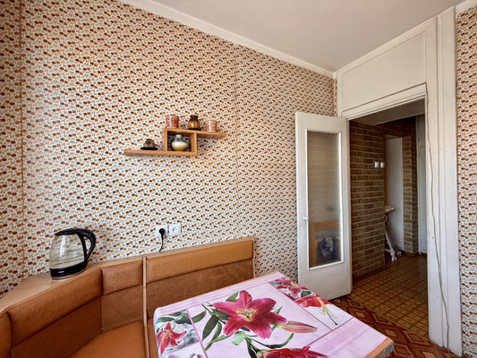 Продам двухкомнатную (2-комн.) квартиру, 60 лет Октября ул, 21, Симферополь г