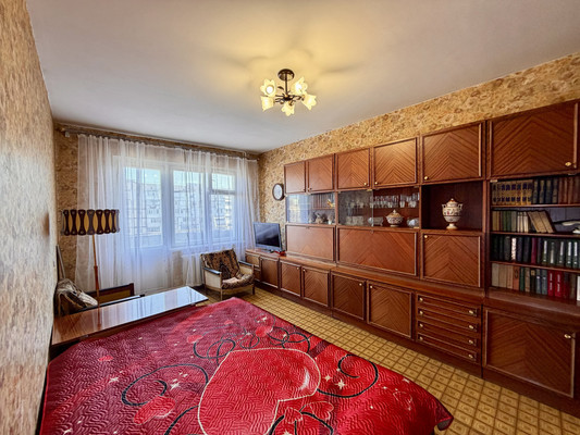 Продам двухкомнатную (2-комн.) квартиру, 60 лет Октября ул, 21, Симферополь г