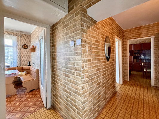 Продам двухкомнатную (2-комн.) квартиру, 60 лет Октября ул, 21, Симферополь г