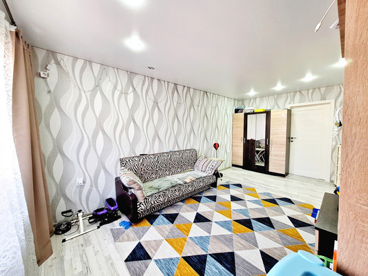 Продам двухкомнатную (2-комн.) квартиру, Октябрьская ул, 114, Батайск г