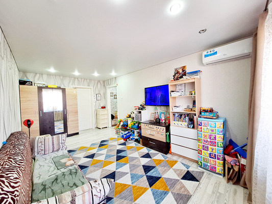 Продам двухкомнатную (2-комн.) квартиру, Октябрьская ул, 114, Батайск г