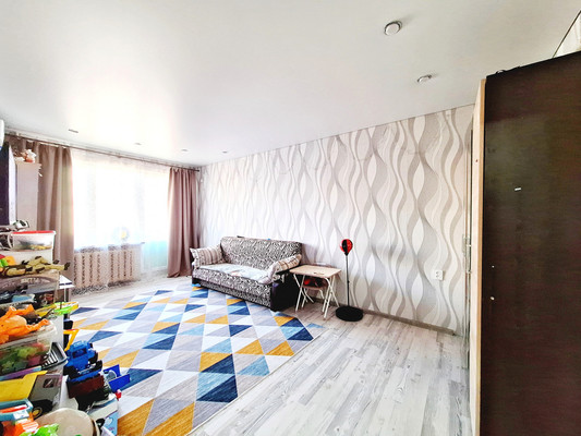 Продам двухкомнатную (2-комн.) квартиру, Октябрьская ул, 114, Батайск г