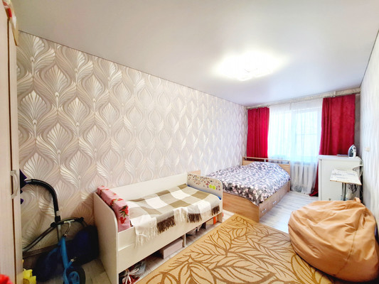 Продам двухкомнатную (2-комн.) квартиру, Октябрьская ул, 114, Батайск г