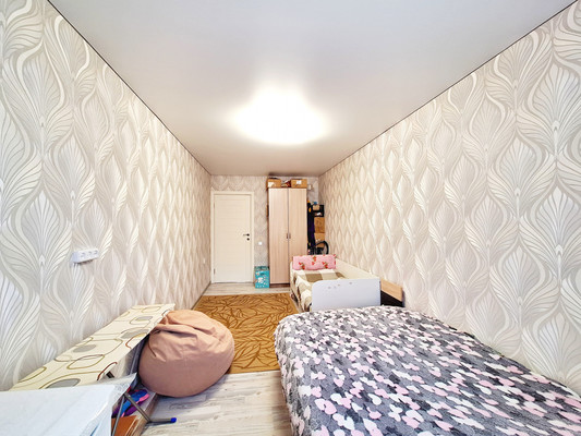 Продам двухкомнатную (2-комн.) квартиру, Октябрьская ул, 114, Батайск г