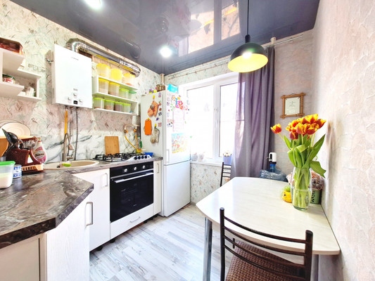 Продам двухкомнатную (2-комн.) квартиру, Октябрьская ул, 114, Батайск г