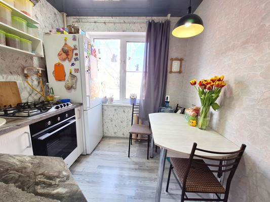 Продам двухкомнатную (2-комн.) квартиру, Октябрьская ул, 114, Батайск г