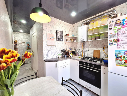 Продам двухкомнатную (2-комн.) квартиру, Октябрьская ул, 114, Батайск г