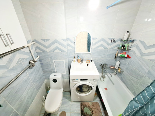 Продам двухкомнатную (2-комн.) квартиру, Октябрьская ул, 114, Батайск г