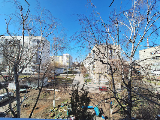 Продам двухкомнатную (2-комн.) квартиру, Октябрьская ул, 114, Батайск г