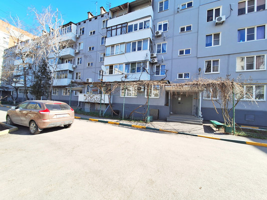 Продам двухкомнатную (2-комн.) квартиру, Октябрьская ул, 114, Батайск г