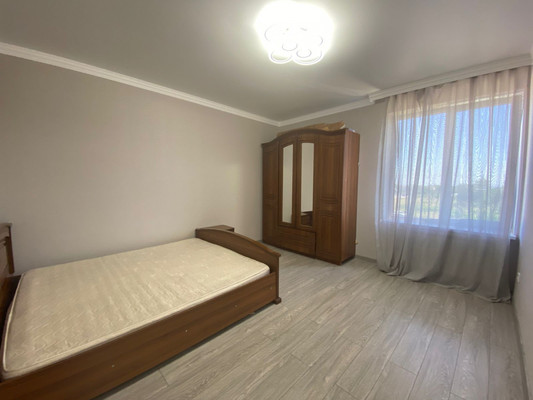 Продам двухкомнатную (2-комн.) квартиру, 18, Мир п