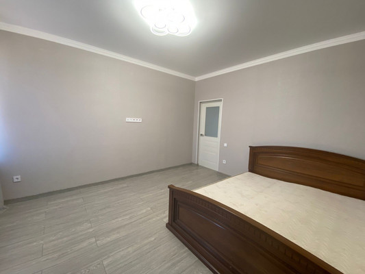 Продам двухкомнатную (2-комн.) квартиру, 18, Мир п