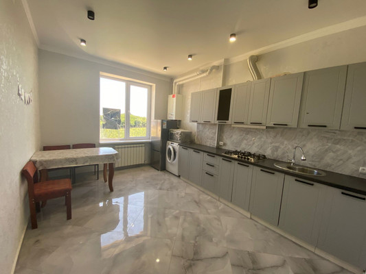 Продам двухкомнатную (2-комн.) квартиру, 18, Мир п