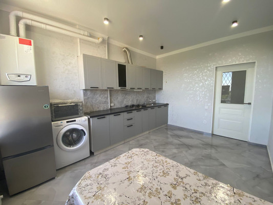 Продам двухкомнатную (2-комн.) квартиру, 18, Мир п