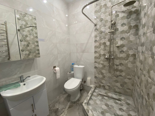 Продам двухкомнатную (2-комн.) квартиру, 18, Мир п