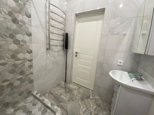 Продам двухкомнатную (2-комн.) квартиру, 18, Мир п