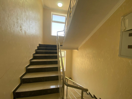 Продам двухкомнатную (2-комн.) квартиру, 18, Мир п