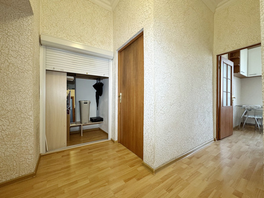 Продам двухкомнатную (2-комн.) квартиру, Советский пр-кт, 76, Калининград г