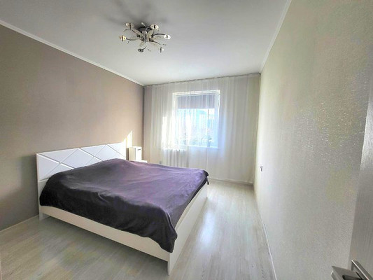 Продам двухкомнатную (2-комн.) квартиру, Артиллерийская ул, 49, Калининград г