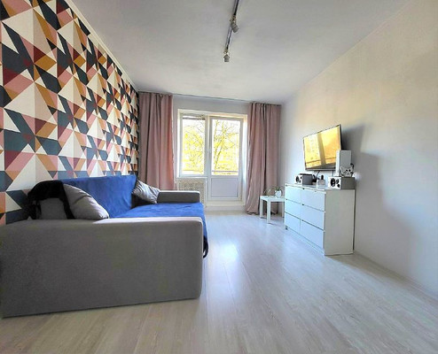 Продам двухкомнатную (2-комн.) квартиру, Артиллерийская ул, 49, Калининград г