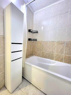 Продам двухкомнатную (2-комн.) квартиру, Артиллерийская ул, 49, Калининград г