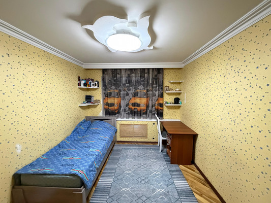 Продам трехкомнатную (3-комн.) квартиру, Суворова ул, 21, Нальчик г