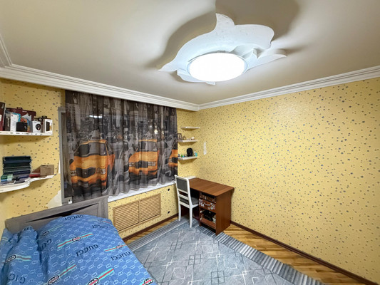 Продам трехкомнатную (3-комн.) квартиру, Суворова ул, 21, Нальчик г