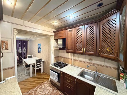 Продам трехкомнатную (3-комн.) квартиру, Суворова ул, 21, Нальчик г