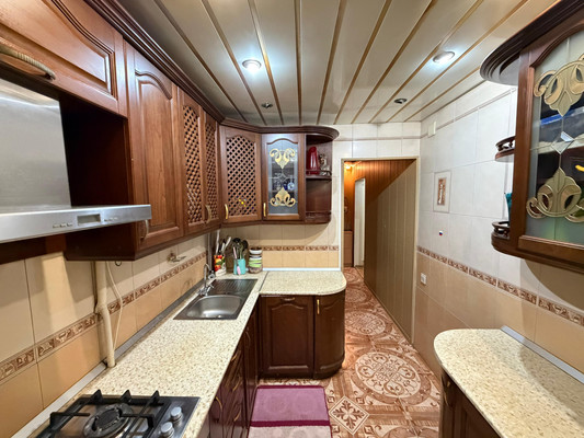 Продам трехкомнатную (3-комн.) квартиру, Суворова ул, 21, Нальчик г