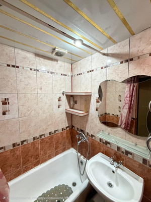 Продам трехкомнатную (3-комн.) квартиру, Суворова ул, 21, Нальчик г