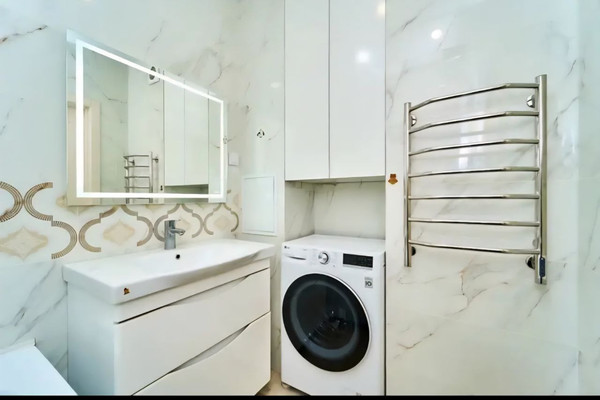 Продам двухкомнатную (2-комн.) квартиру, им. Адмирала Серебрякова ул, 3к1, Краснодар г