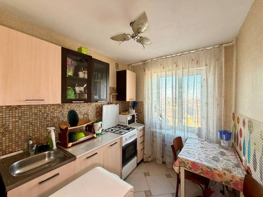 Продам однокомнатную (1-комн.) квартиру, Русская ул, 38а, Симферополь г