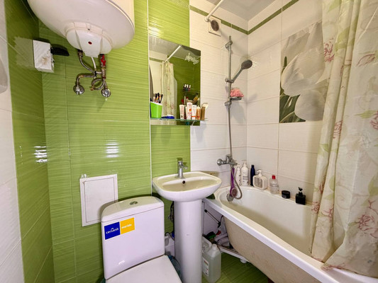 Продам однокомнатную (1-комн.) квартиру, Русская ул, 38а, Симферополь г