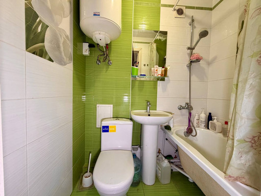 Продам однокомнатную (1-комн.) квартиру, Русская ул, 38а, Симферополь г