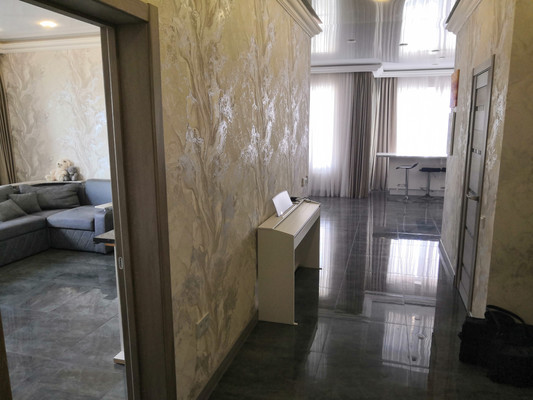 Продам трехкомнатную (3-комн.) квартиру, Энгельса ул, 93, Новороссийск г