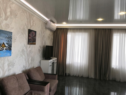 Продам трехкомнатную (3-комн.) квартиру, Энгельса ул, 93, Новороссийск г