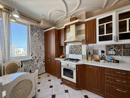 Продам трехкомнатную (3-комн.) квартиру, Камская ул, 31, Симферополь г