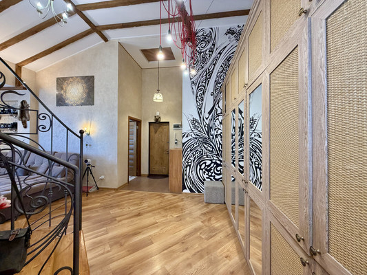 Продам трехкомнатную (3-комн.) квартиру, Камская ул, 31, Симферополь г