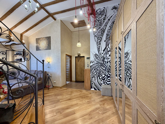 Продам трехкомнатную (3-комн.) квартиру, Камская ул, 31, Симферополь г