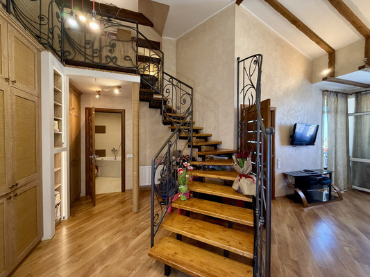 Продам трехкомнатную (3-комн.) квартиру, Камская ул, 31, Симферополь г